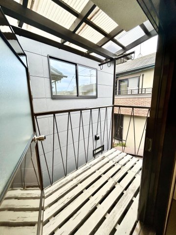 バルコニー　2階ベランダは屋根付き
