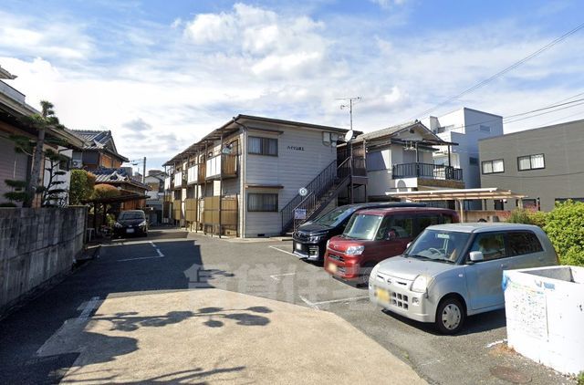 吹田市山田市場のアパートの建物外観