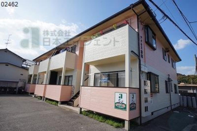 松山市勝岡町のアパートの建物外観