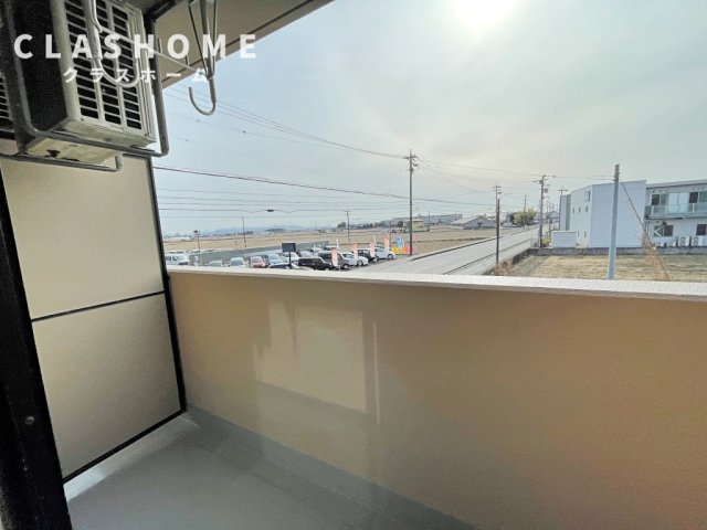 バルコニー　同物件の別部屋になります。