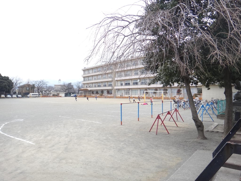 【プロヌーブ寿町の小学校】