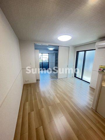 居室・リビング　こちらのリビングで趣味の時間をお楽しみください