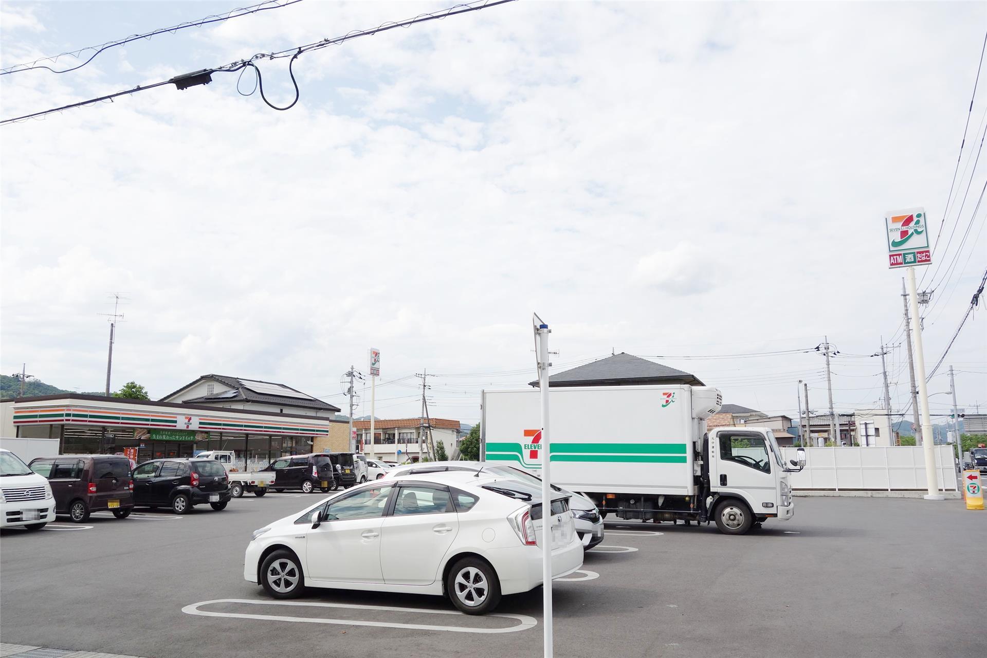 コンビニ　セブンイレブン足利利保店（コンビニ）まで492m