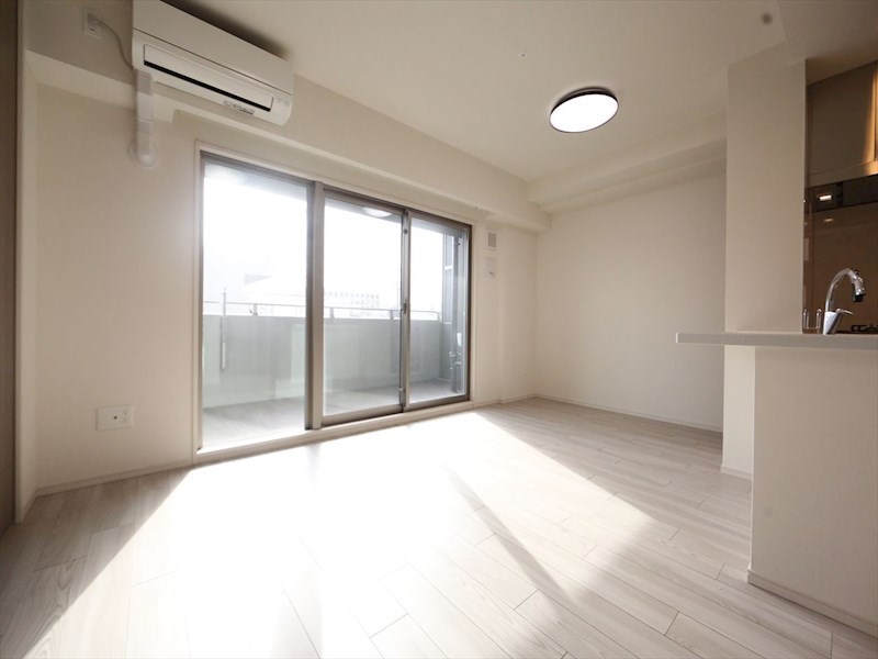 バルコニー　ＬＤＫ13帖　カウンターキッチン　エアコン完備　バルコニー