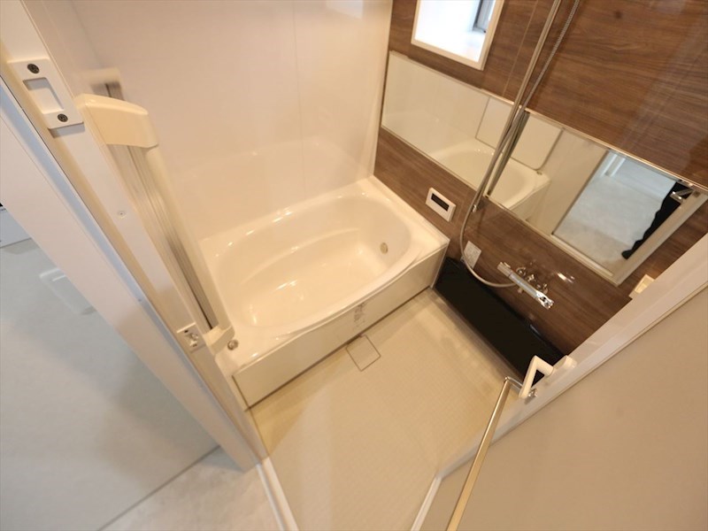 バス・シャワールーム　浴室暖房乾燥機付　追い焚き・オートバス機能付お風呂