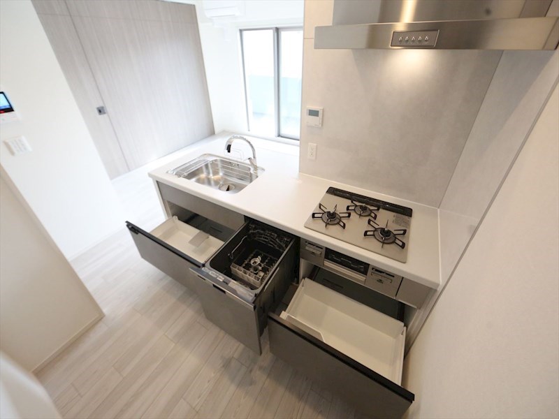 キッチン　システムキッチン（ガス3口コンロ・グリル付）食器洗浄乾燥機