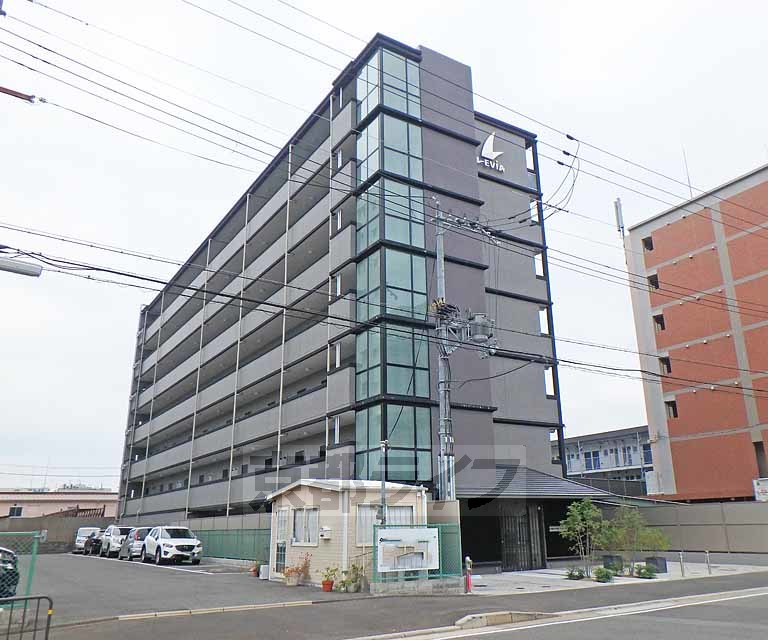 京都市右京区西院日照町のマンションの建物外観