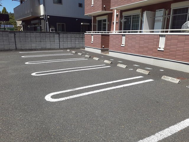 【館林市富士原町のアパートの駐車場】