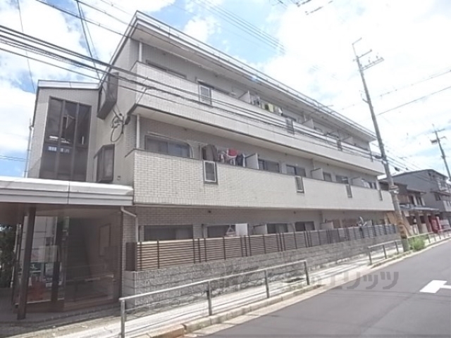 京都市伏見区竹田中内畑町のマンションの建物外観