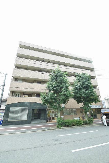 京都市北区小山中溝町のマンションの建物外観