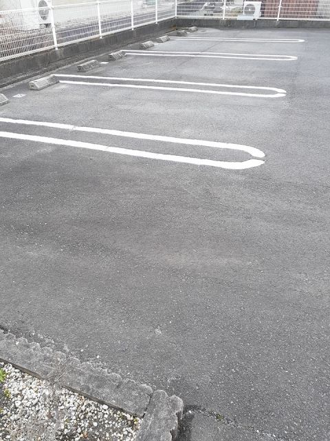 【クラージュ　Ｂ棟の駐車場】