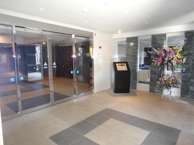 エントランス　ゆとりのあるエントランスです