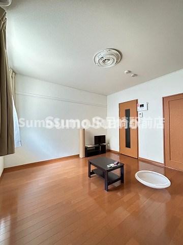 その他部屋・スペース　落ち着いた色調の寝室です