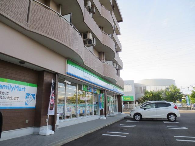 コンビニ　ファミリーマート秋田茨島四丁目店（コンビニ）まで520m