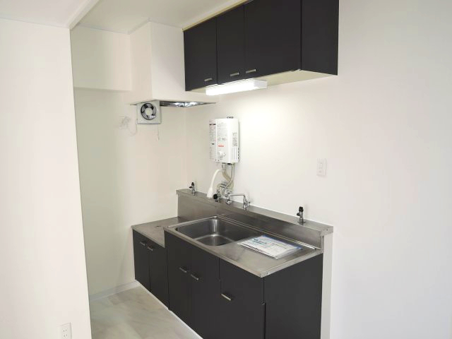 キッチン　※湯沸かし器は残置扱い