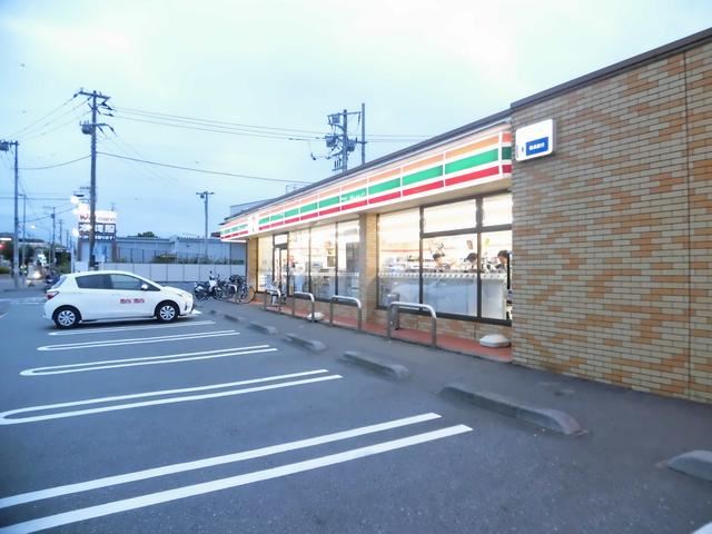 コンビニ　セブンイレブン（コンビニ）まで320m