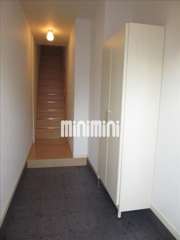 玄関　下駄箱完備の玄関です。