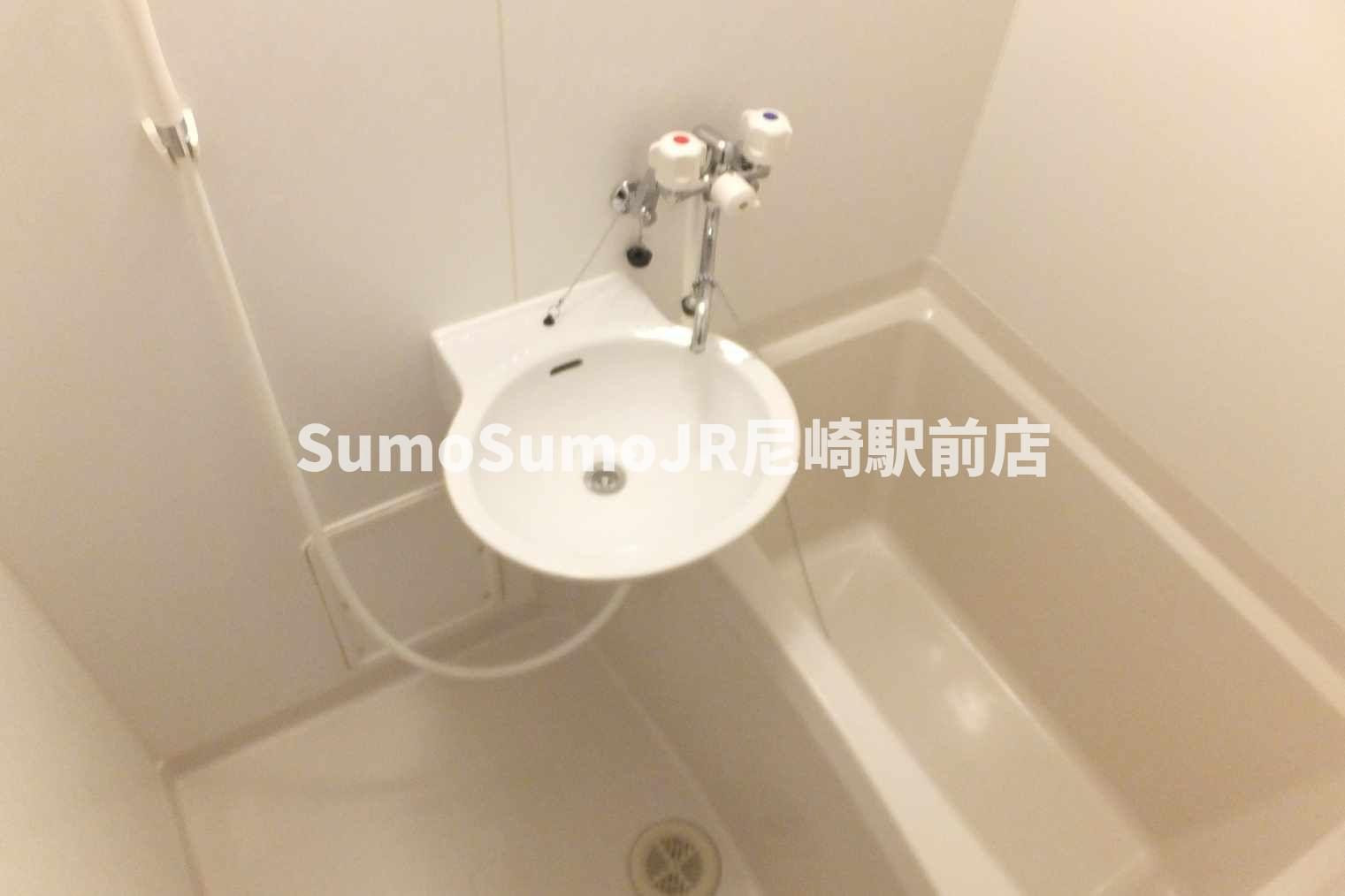 洗面設備　脱衣スペースもあります