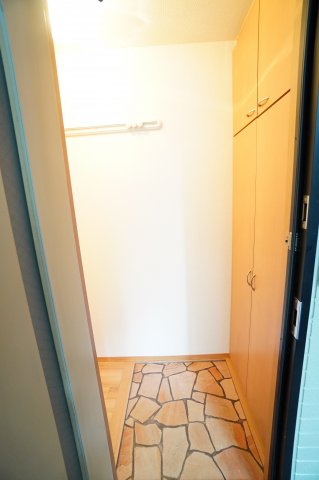 玄関　※同物件・同タイプの写真です。