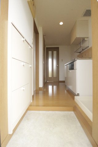 玄関　収納もある玄関です