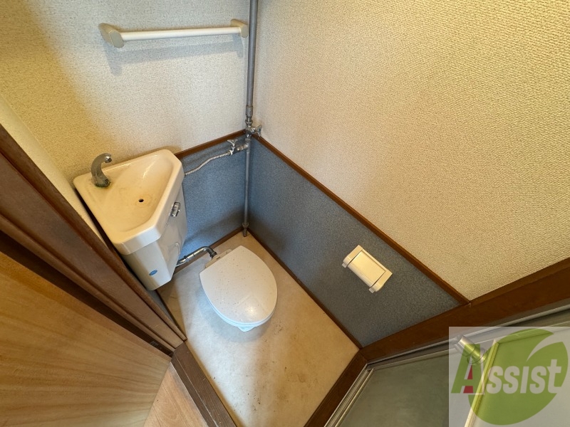 トイレ　こちらはトイレです。清潔感があり、安心して使用できます。