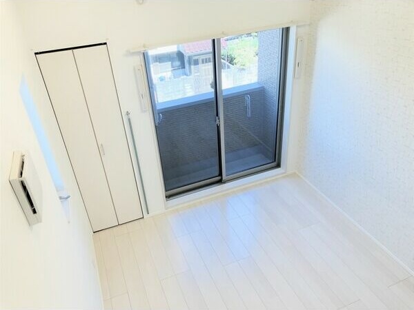 居室・リビング　別号室の写真です。