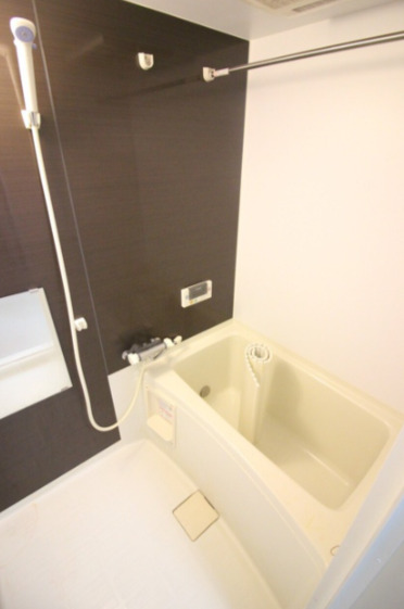 バス・シャワールーム　内装は別部屋の参考写真です。