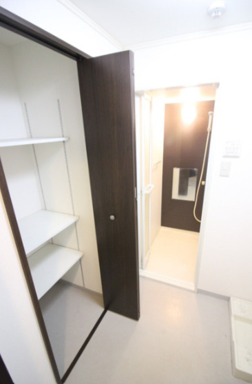 その他　内装は別部屋の参考写真です。