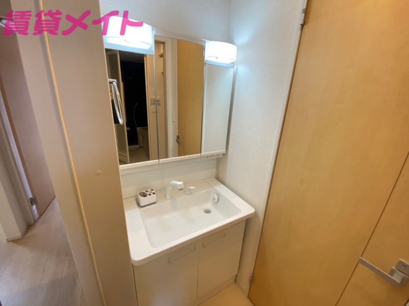 洗面設備　同タイプ部屋写真です。