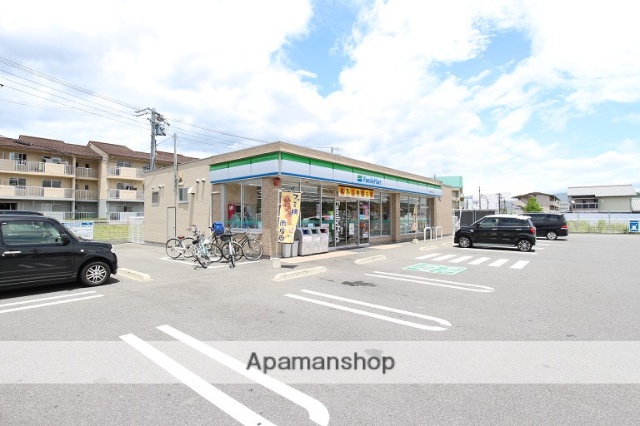 コンビニ　ファミリーマート（コンビニ）まで144m