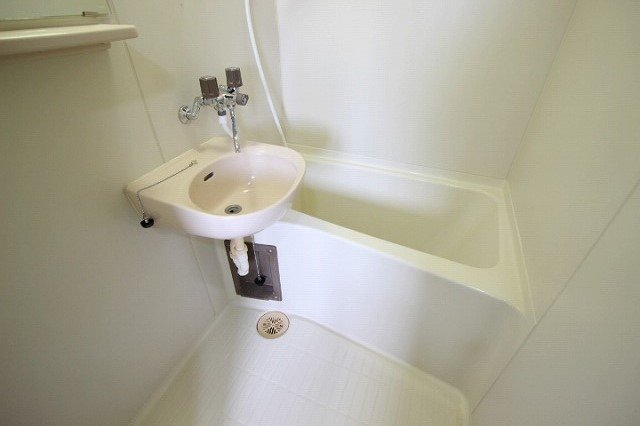 バス・シャワールーム　同物件、別号室のものです。