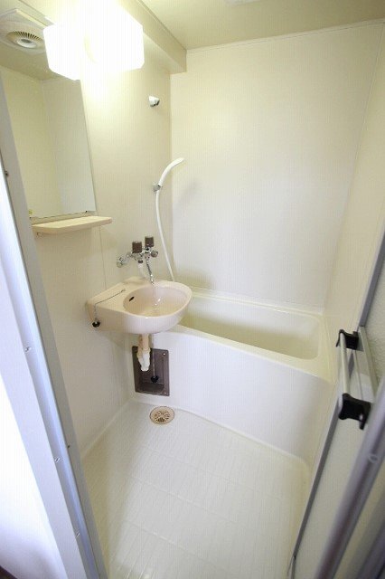 洗面設備　同物件、別号室のものです。
