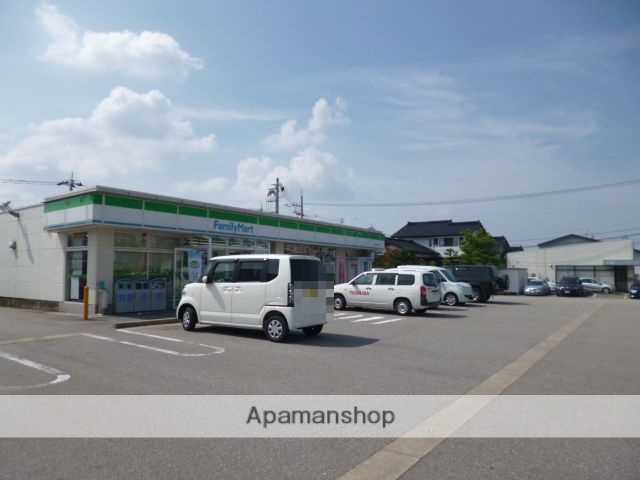 コンビニ　ファミリーマート（コンビニ）まで170m