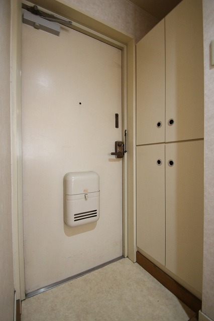 玄関　同物件別室です。