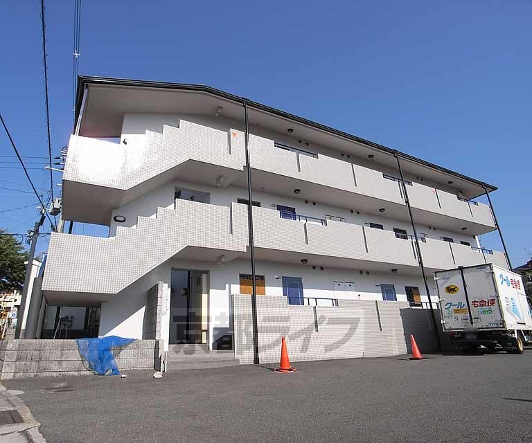 建物外観　鉄筋コンクリートのしっかりした印象