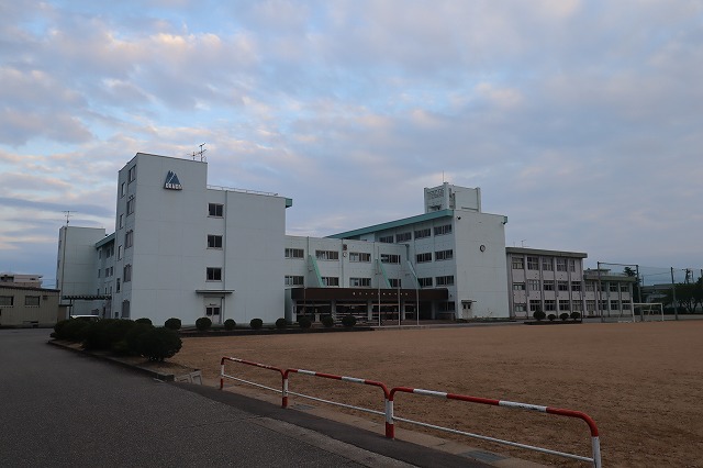 中学校　奥田中学校（中学校）まで640m