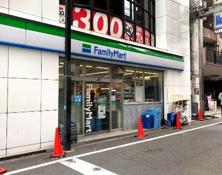 コンビニ　ファミリーマート ヨーロッパ通り店（コンビニ）まで202m