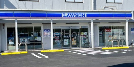 コンビニ　ローソン八潮中央四丁目店（コンビニ）まで320m