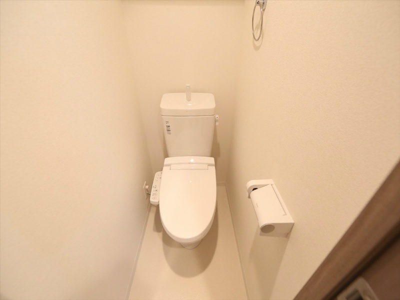 トイレ　温水洗浄暖房便座付トイレ