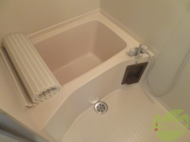 バス・シャワールーム　浴室です。バスタブが広くてゆったりできます。