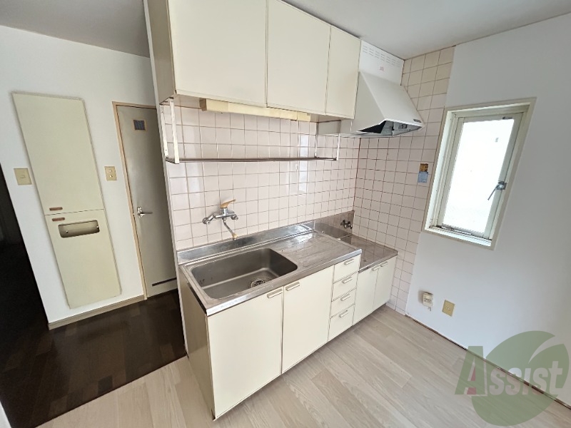 キッチン　キッチンはガスコンロを設置してご利用ください。