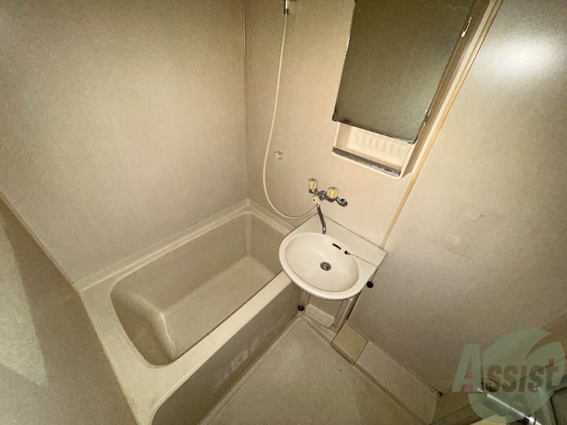 バス・シャワールーム　浴室はこちら。一日の疲れを癒しましょう。