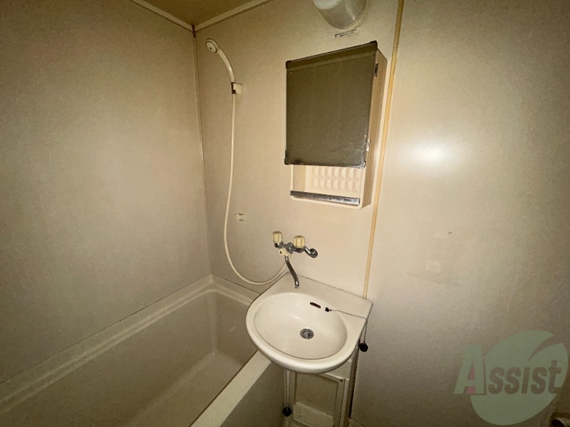 洗面設備　洗面台はこちら。朝の身支度にご利用ください。