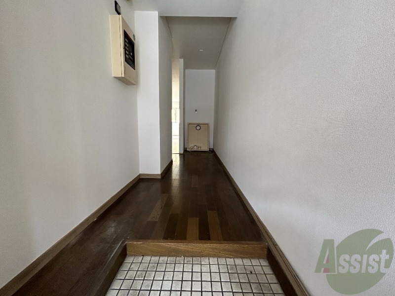 玄関　玄関からの様子を撮影しました。明るい印象です。