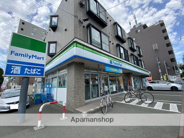 コンビニ　ファミリーマート（コンビニ）まで1006m