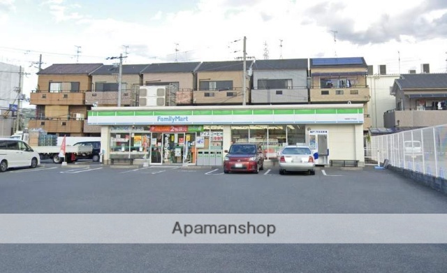 コンビニ　ファミリーマート（コンビニ）まで658m