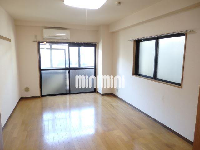 居室・リビング　角部屋２面採光で明るく風通し良好♪