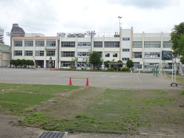 小学校　市立第四小学校（小学校）まで10m