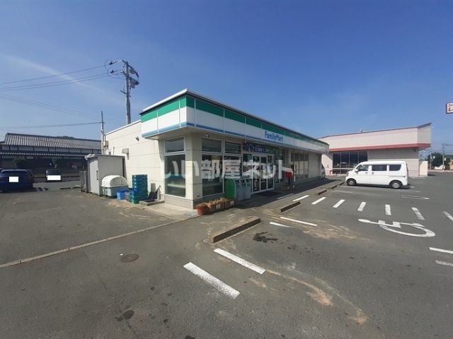 コンビニ　ファミリーマート（コンビニ）まで450m