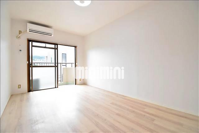 その他部屋・スペース　白木目調の爽やかで明るい居室